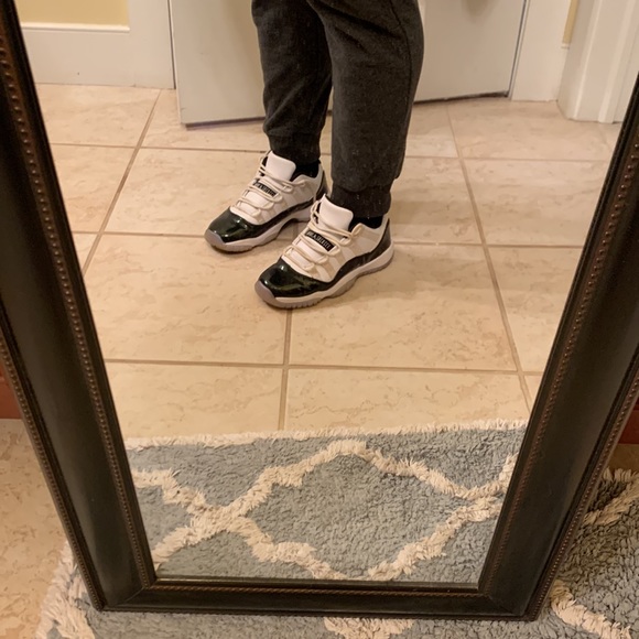 Jordan 11’s low top size 5.5y - Picture 10 of 12